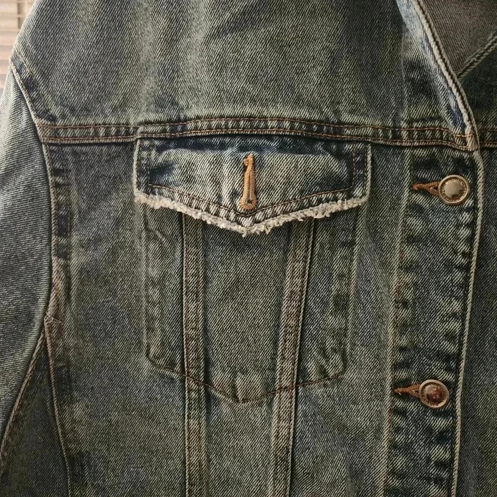 Zara Womens Oversized Casual distressed Denim Jacket Medium Wash Blue Size Large - Picture 3 of 9